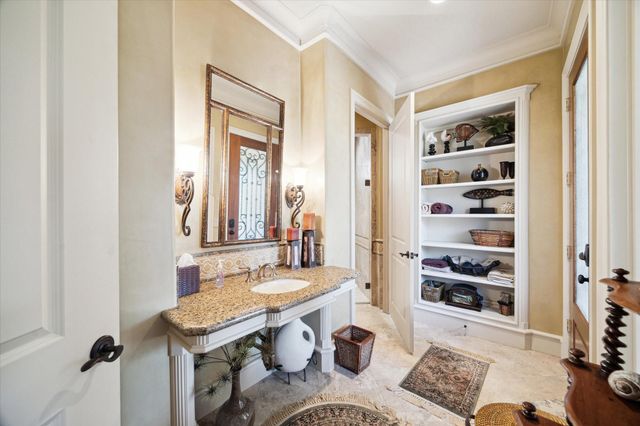 25 Kings Lake Estates Boulevard, Humble, TX 77346