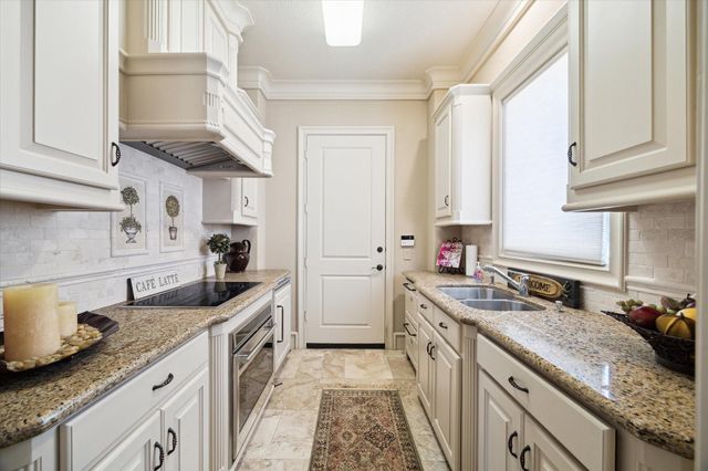 25 Kings Lake Estates Boulevard, Humble, TX 77346