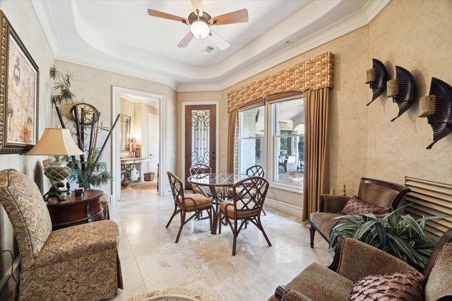 25 Kings Lake Estates Boulevard, Humble, TX 77346