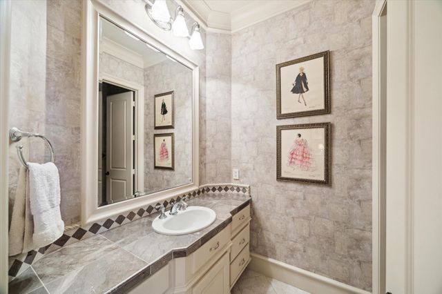 25 Kings Lake Estates Boulevard, Humble, TX 77346