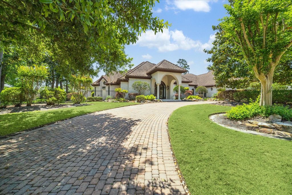 25 Kings Lake Estates Boulevard, Humble, TX 77346