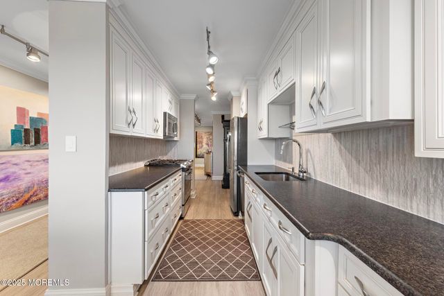 28 Riverside Avenue 10H, Red Bank, NJ 07701