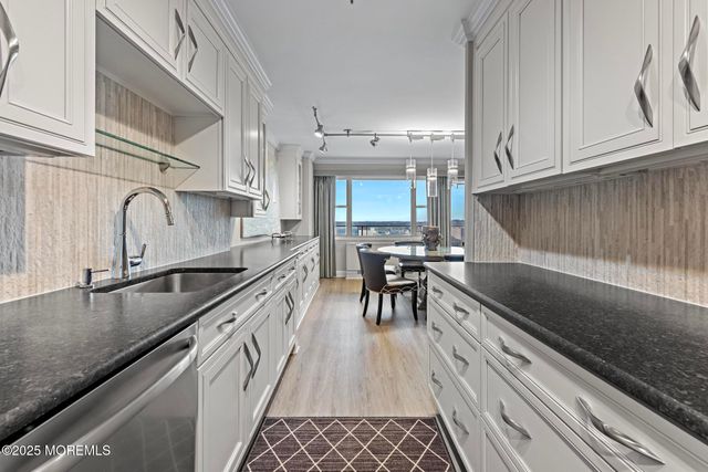 28 Riverside Avenue 10H, Red Bank, NJ 07701