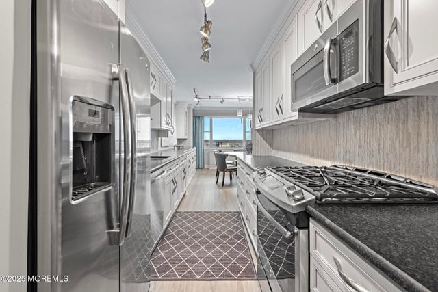 28 Riverside Avenue 10H, Red Bank, NJ 07701