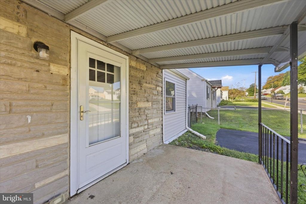 1815 W DUTTON MILL RD, ASTON, PA 19014 — photo 2
