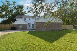 365 Somerset Ct, Alvin, TX 77511