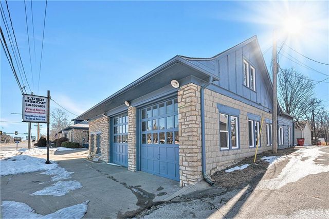 31 E Monroe (24 Hwy) Street, Buckner, MO 64016