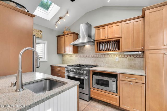 46 Oaklawn Road, Fair Haven, NJ 07704