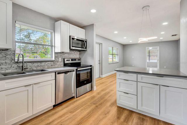 1712 3RD AVENUE E, Palmetto, FL 34221
