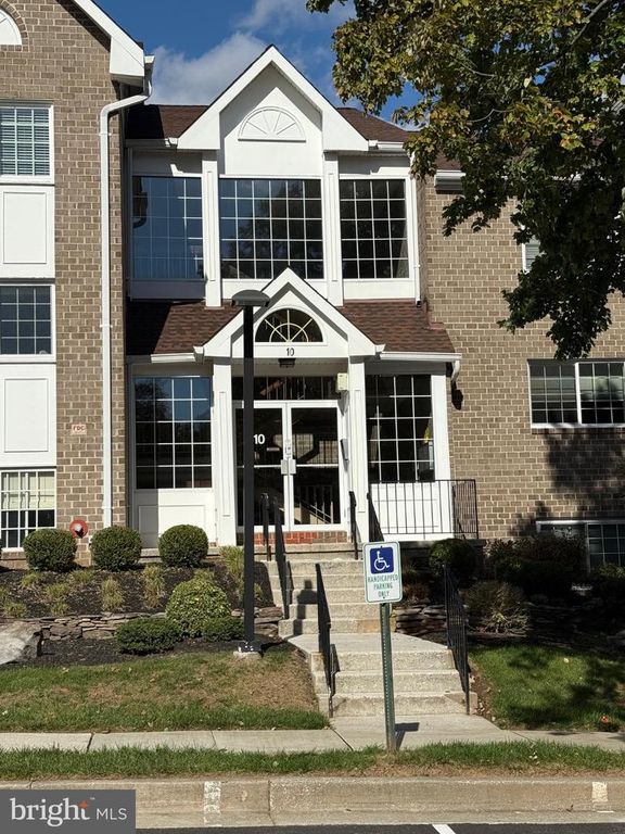 10 BANDON CT #302, Lutherville Timonium, MD 21093