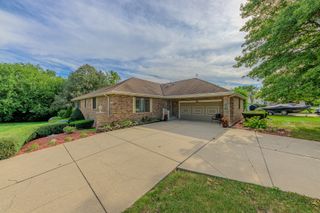 1801 Stonebridge Drive, New Lenox, IL 60451