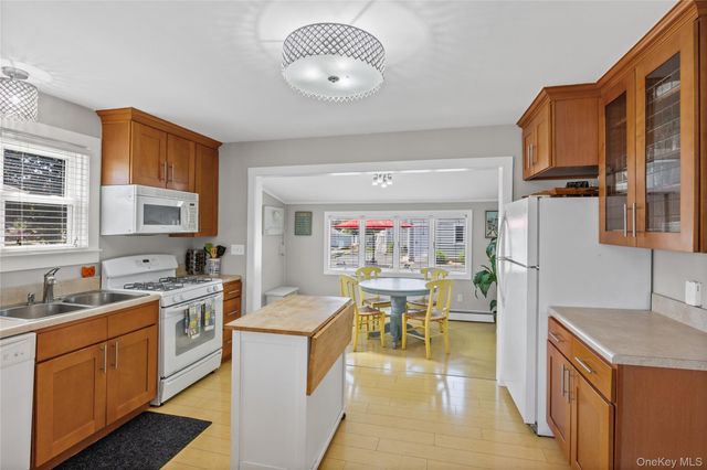83 Beach Road, Aquebogue, NY 11901