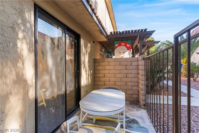 735 Apple Tree Court, Henderson, NV 89014