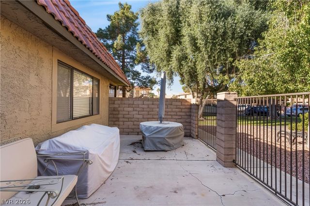 735 Apple Tree Court, Henderson, NV 89014