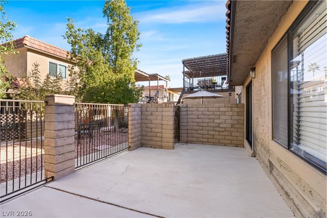735 Apple Tree Court, Henderson, NV 89014