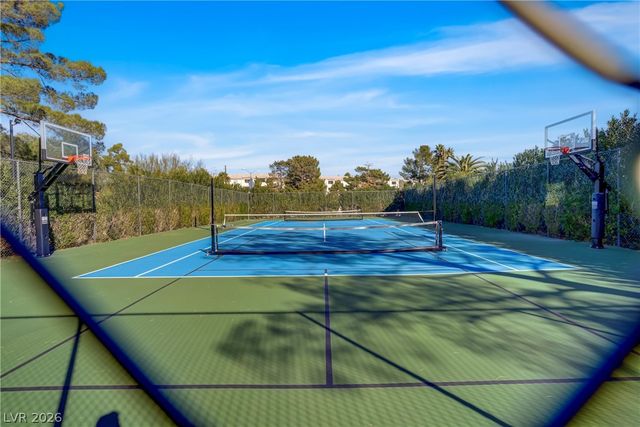 735 Apple Tree Court, Henderson, NV 89014