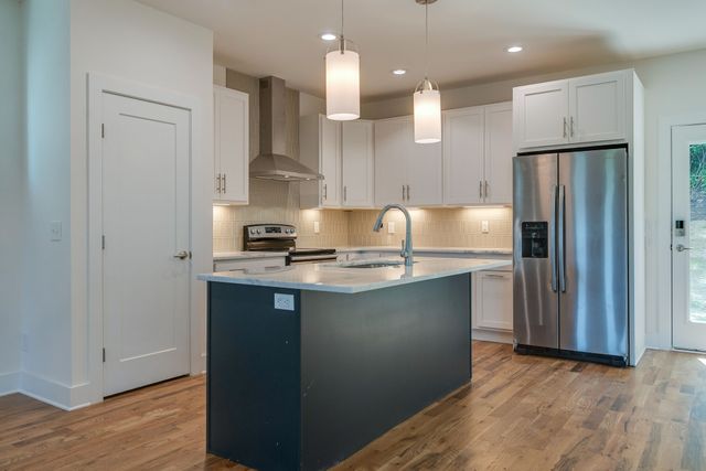 2420 Stivers St, Nashville, TN 37218