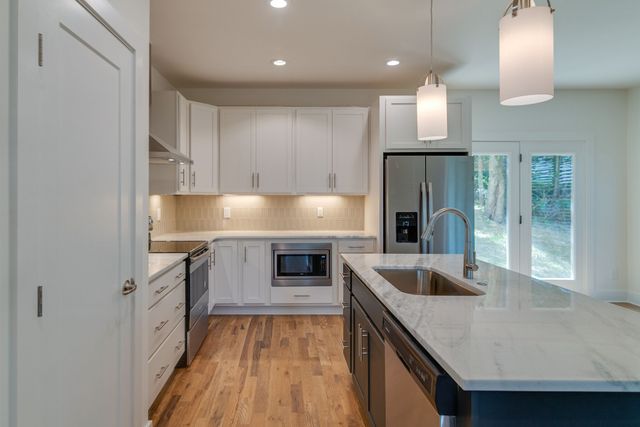 2420 Stivers St, Nashville, TN 37218