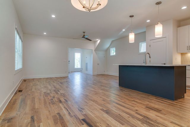 2420 Stivers St, Nashville, TN 37218
