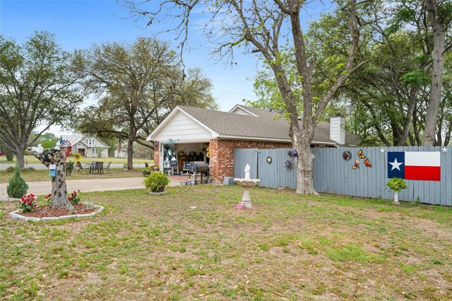 417 S Faires, Flatonia, TX 78941