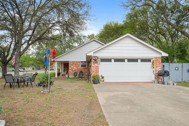 417 S Faires, Flatonia, TX 78941