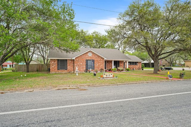 417 S Faires, Flatonia, TX 78941