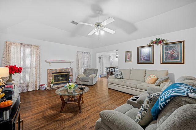 417 S Faires, Flatonia, TX 78941