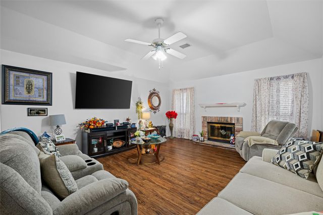 417 S Faires, Flatonia, TX 78941