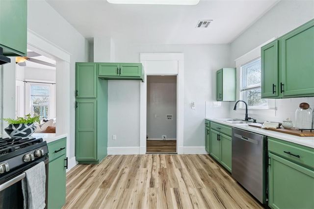 1823 W Noble Avenue, Guthrie, OK 73044