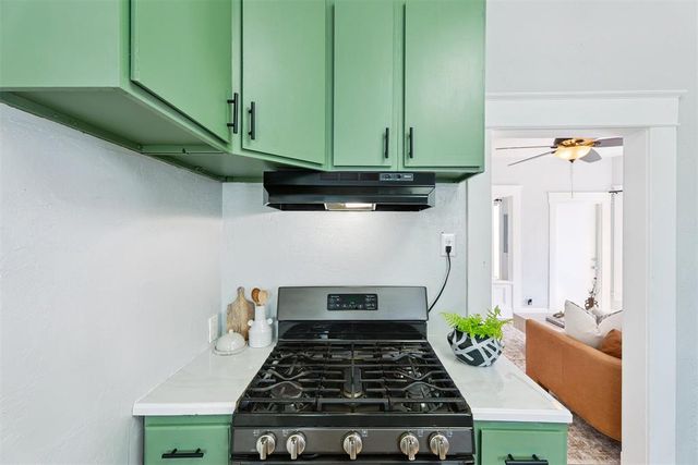 1823 W Noble Avenue, Guthrie, OK 73044