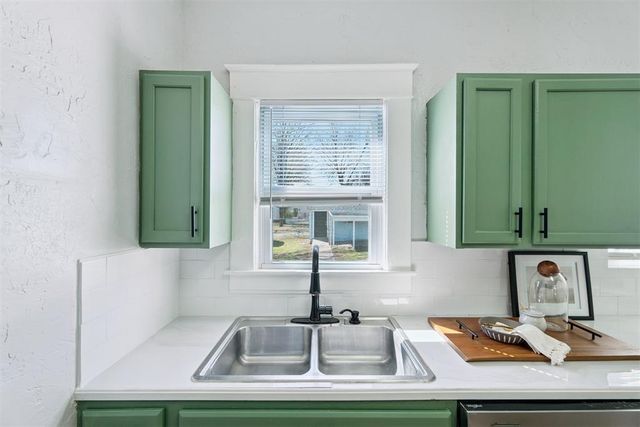 1823 W Noble Avenue, Guthrie, OK 73044