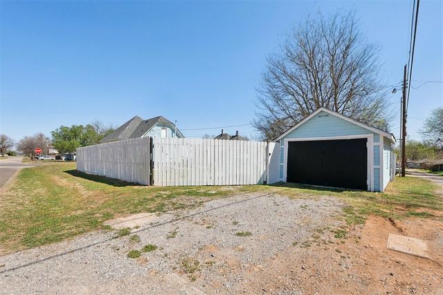 1823 W Noble Avenue, Guthrie, OK 73044