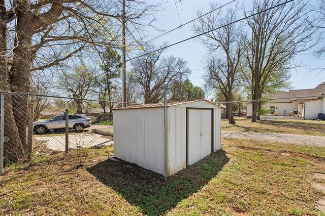 1823 W Noble Avenue, Guthrie, OK 73044