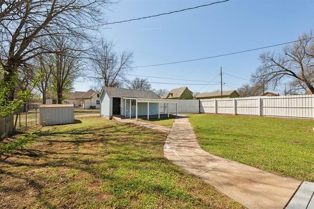 1823 W Noble Avenue, Guthrie, OK 73044