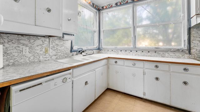 205 Commercial Avenue N, Sandstone, MN 55072