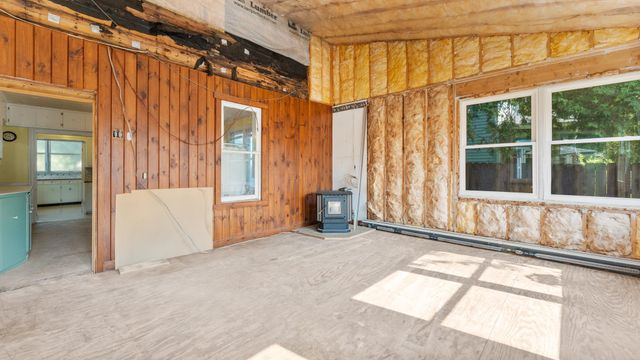 205 Commercial Avenue N, Sandstone, MN 55072