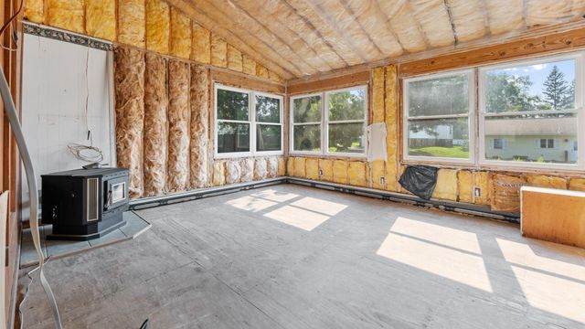 205 Commercial Avenue N, Sandstone, MN 55072