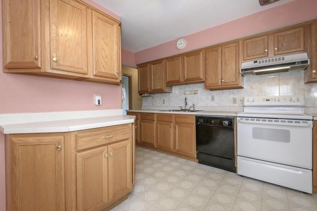 915 N Water STREET, Watertown, WI 53098