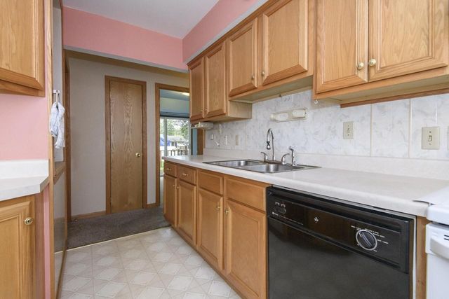 915 N Water STREET, Watertown, WI 53098