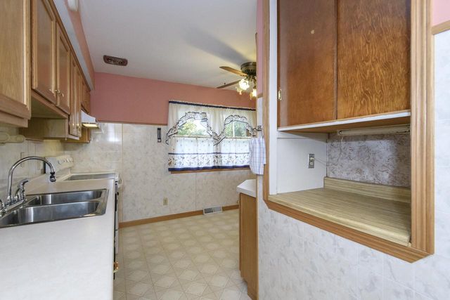 915 N Water STREET, Watertown, WI 53098