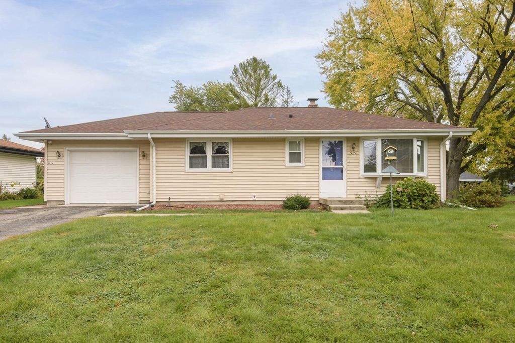 915 N Water STREET, Watertown, WI 53098