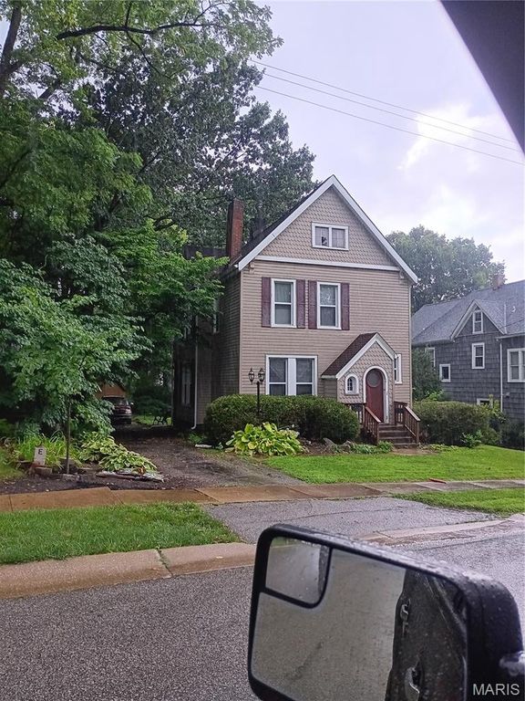 109 N Old Orchard Avenue, Webster Groves, MO 63119