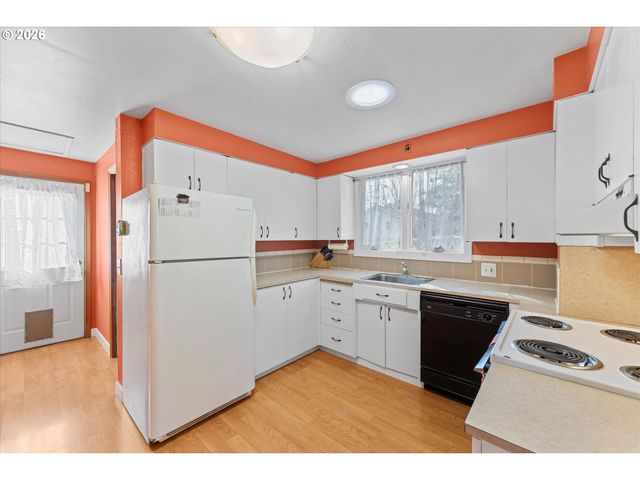 2668 Sw HUME Ct, Portland, OR 97219