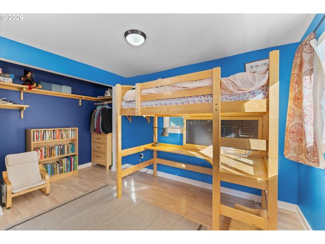 2668 Sw HUME Ct, Portland, OR 97219