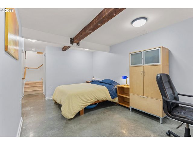 2668 Sw HUME Ct, Portland, OR 97219