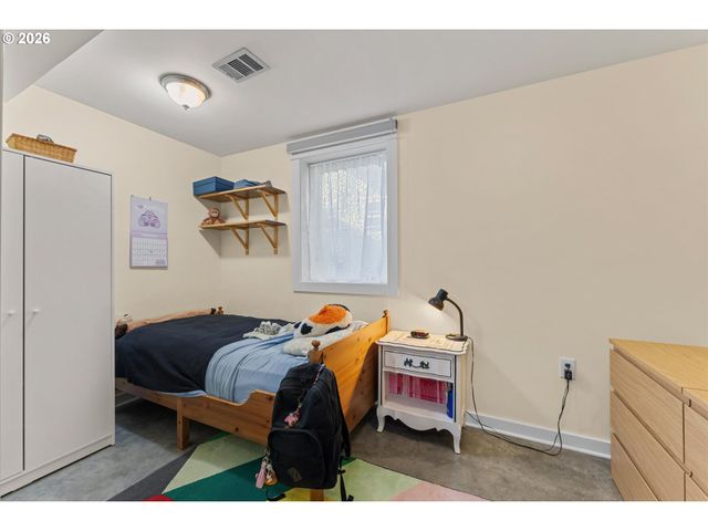 2668 Sw HUME Ct, Portland, OR 97219