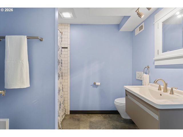 2668 Sw HUME Ct, Portland, OR 97219