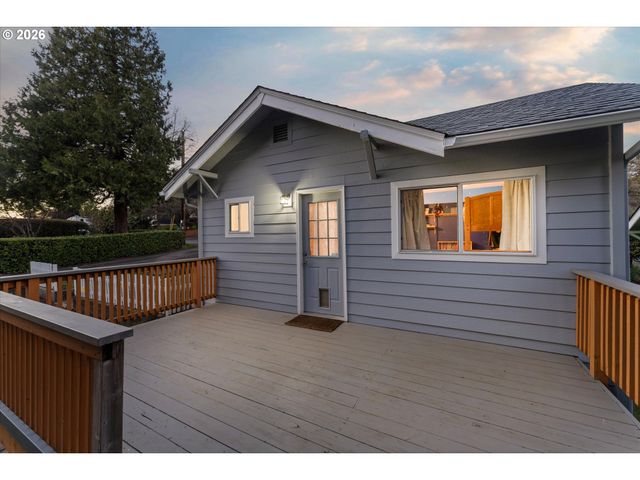 2668 Sw HUME Ct, Portland, OR 97219