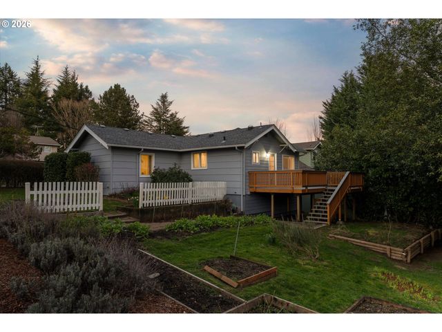 2668 Sw HUME Ct, Portland, OR 97219