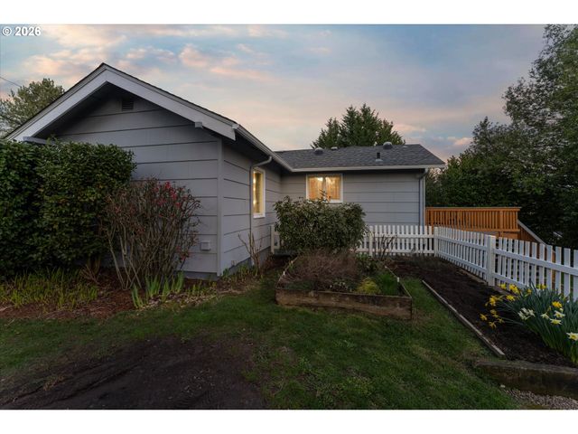 2668 Sw HUME Ct, Portland, OR 97219